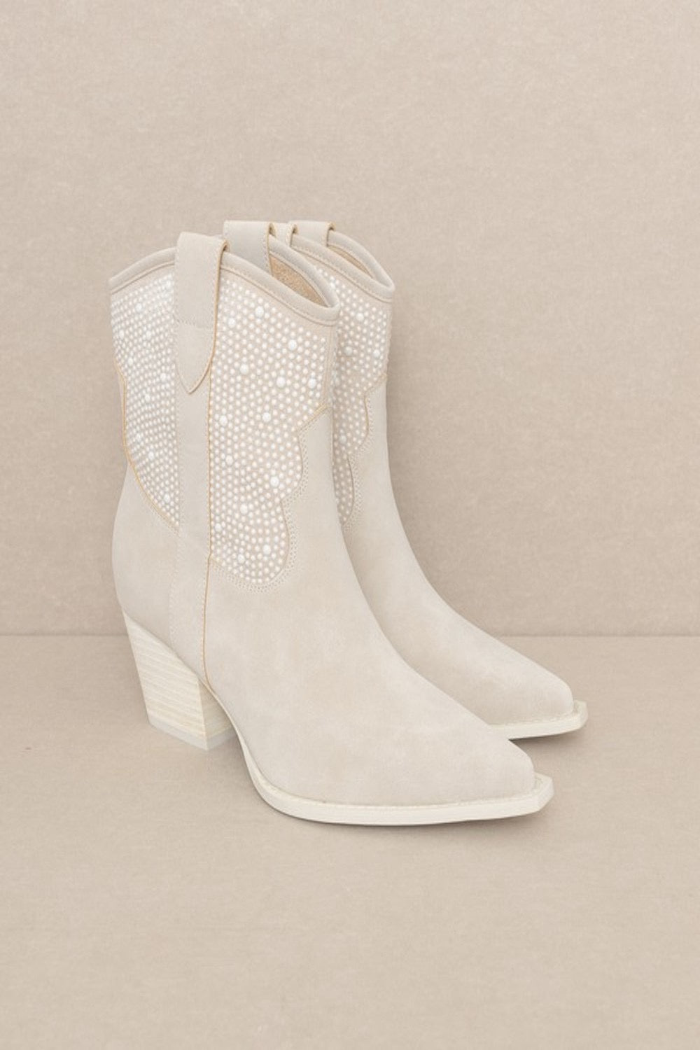 Walk The Runway Light Gray Studded Boots SHO2768LG