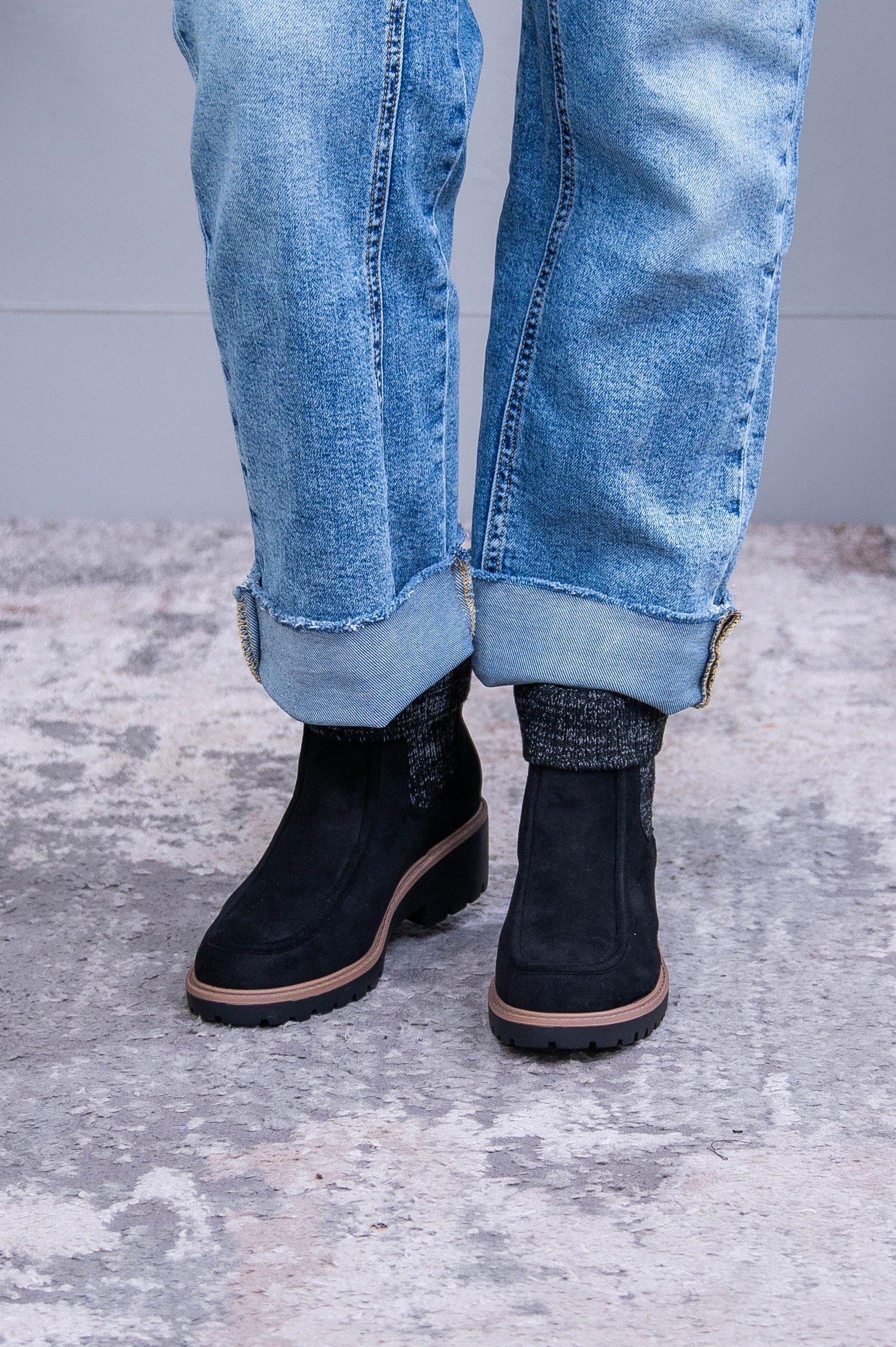 Trenching Through The Snow Black Suede Booties - SHO2760BK