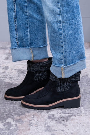 Trenching Through The Snow Black Suede Booties - SHO2760BK