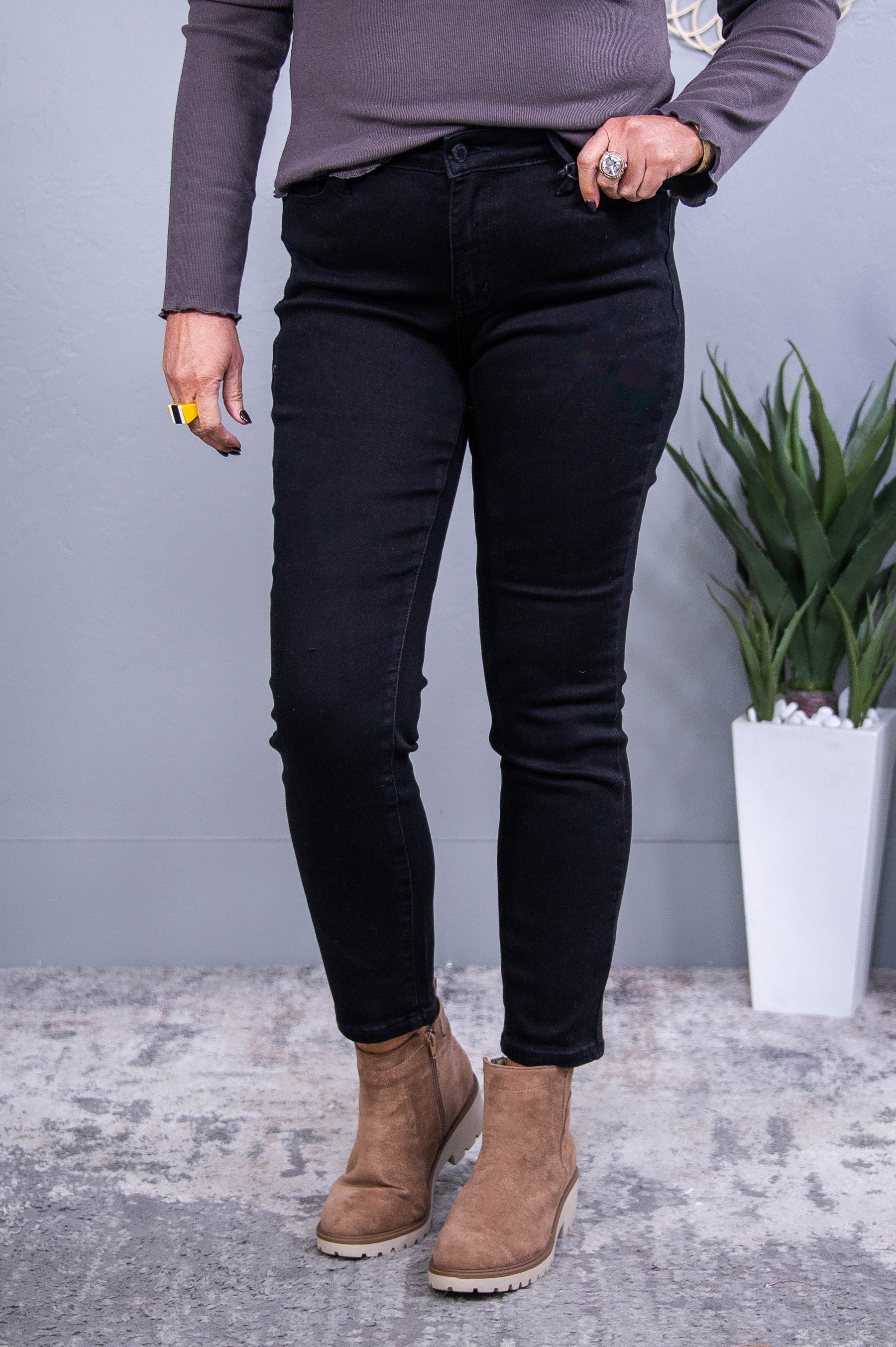 Reighlyn Black Solid Jeans - K1176BK