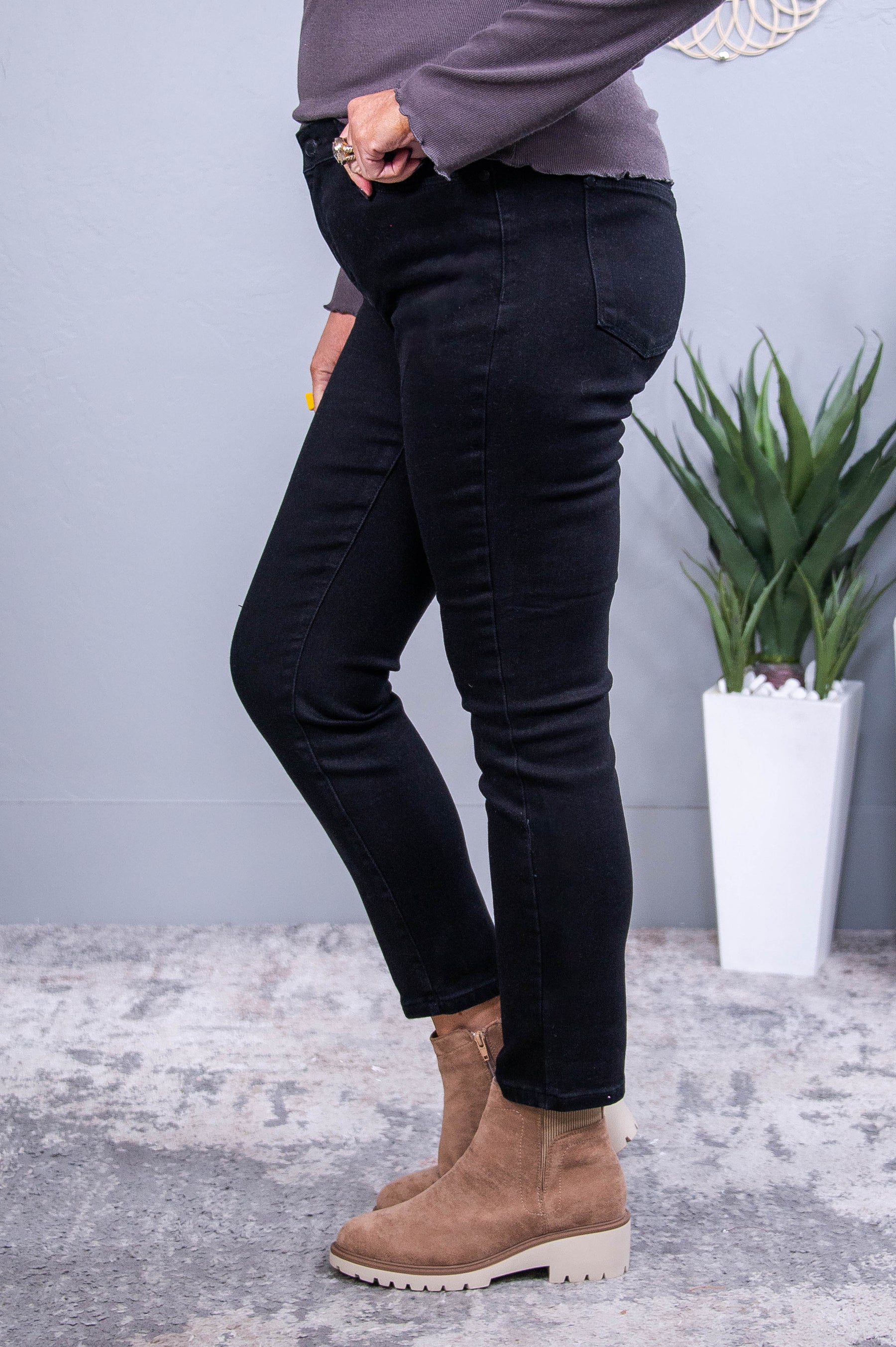 Reighlyn Black Solid Jeans - K1176BK