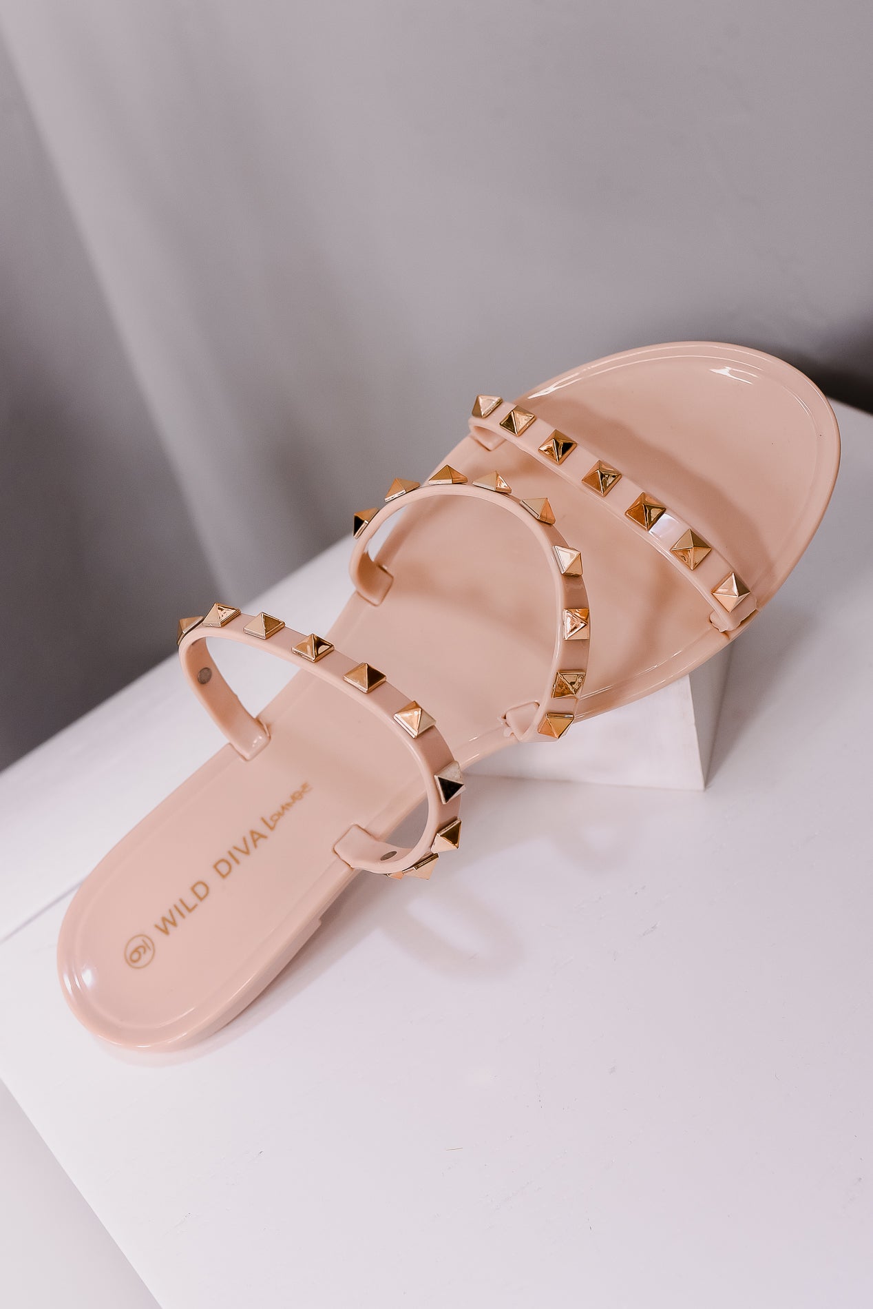 Rose gold Louis Vuitton shoes for Sale in Snover, MI - OfferUp